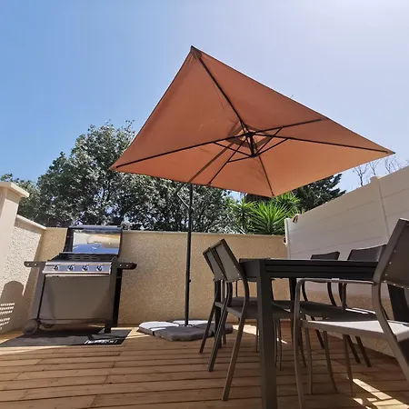 Holiday home Maison Renovee A